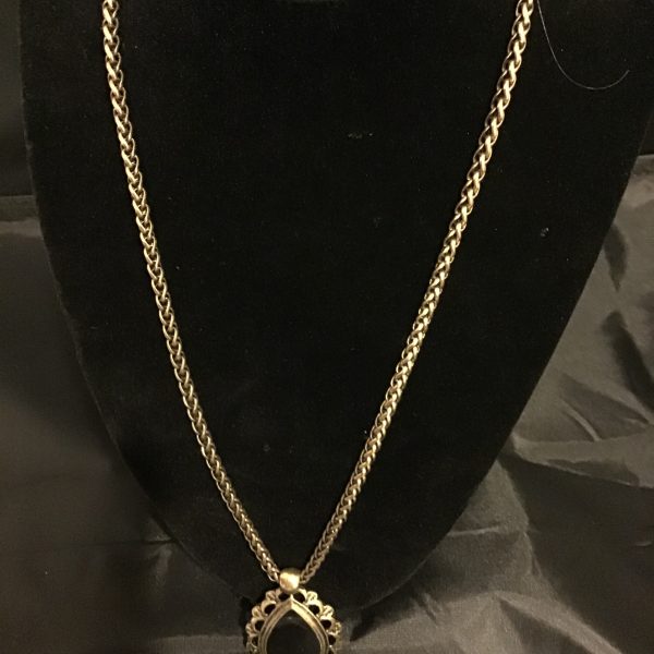 The Charm Noir Necklace