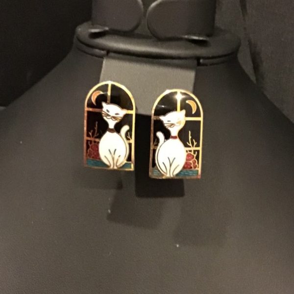 Elegant vintage-inspired cat earrings featuring a sleek feline design against a moonlit backdrop—perfect for adding mystery and charm to any outfit.